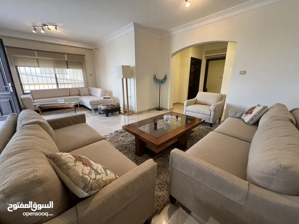 شقة ارضية مستقلة للبيع في عبدون خلف السفارة السعودية