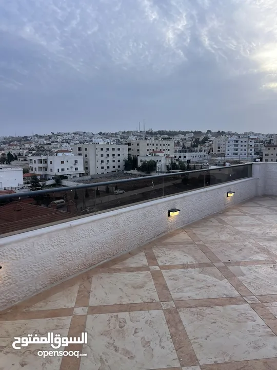 روف مميز جدا للبيع الراهبات مقابل جويل بلازا مساحة 245 متر وتراس 110 متر
