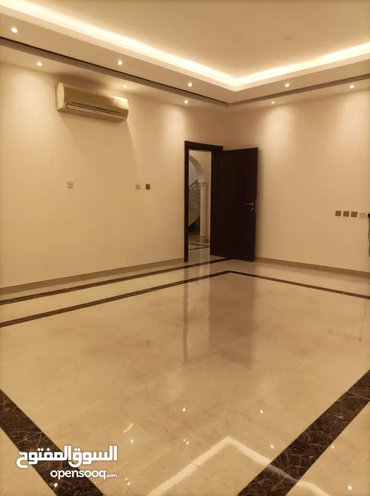 6 Bedrooms Villa for Sale in Al Khuwair REF:1046AR