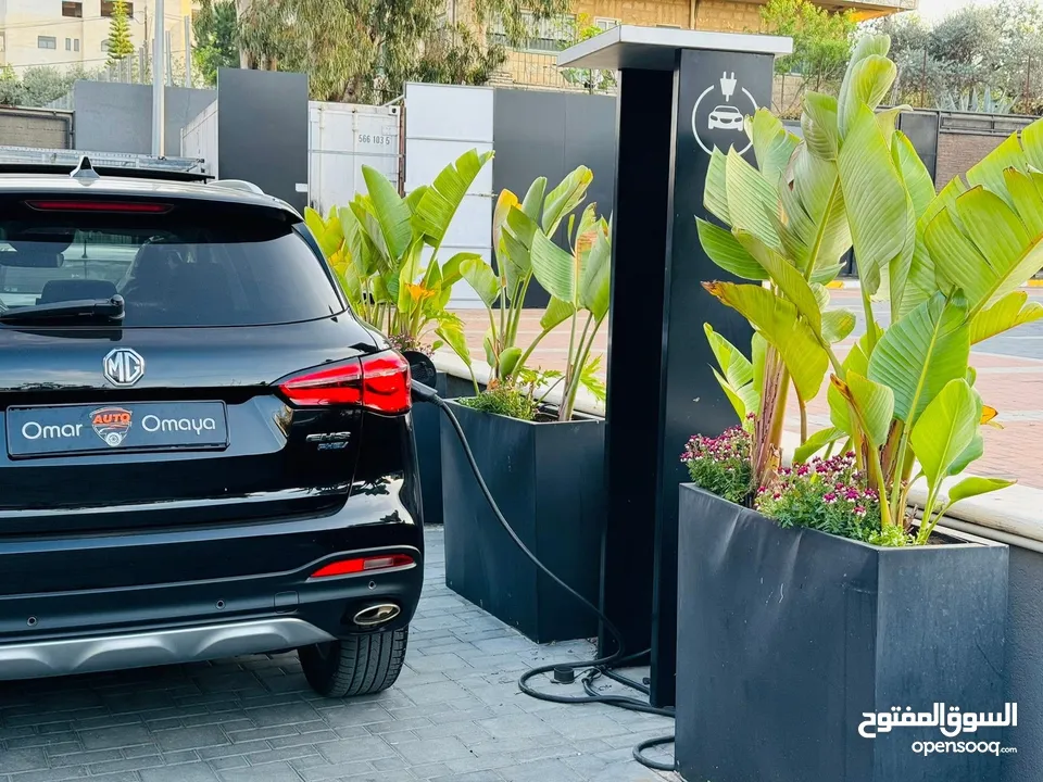 MG EHS Luxury هايبرد وبلَغ-إن   الغرفة الحمراء المميزة و بسعر آلعرض
