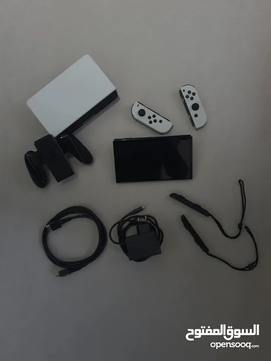 Nintendo Switch (V2) + Gifts