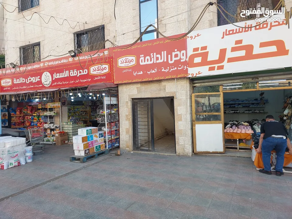 محل باب واحد للبيع بمنطقه القويسمه مقابل جنى للابسه وبجانب محرقه الاسعار للعروض الدائمه