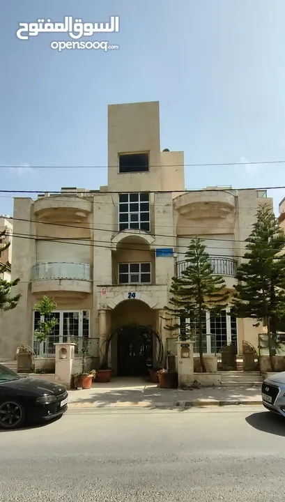 روف 142 متر بسند تسجيل مستقل قرب تاج مول في عبدون للبيع من المالك