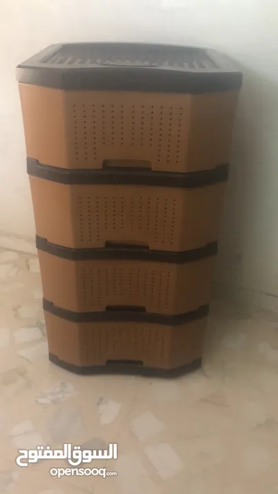 خزانة بلاستيك اربع جوارير شبه جديدة للبيع