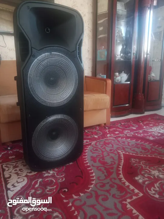 للايجار كراسي و سماعات للحفلات
