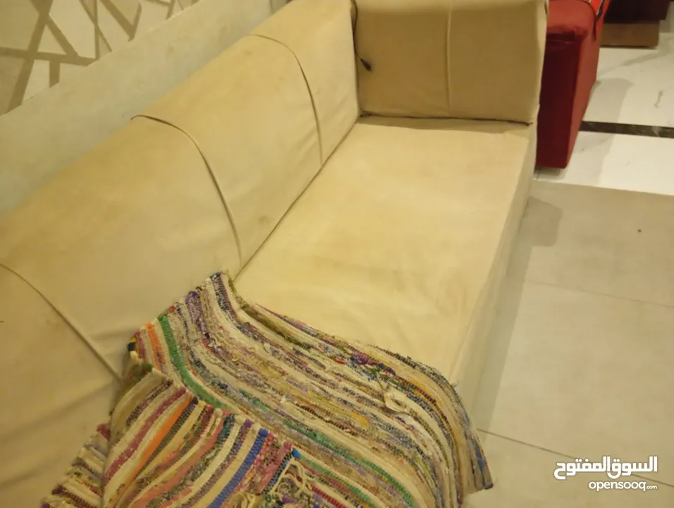 طقمين كنب مستعمل للبيع المستعجل  الأول تفصيل والثاني تجاري