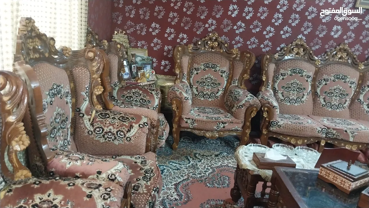 طقم عرفة ضيوف للبيع حفر خشب ثقيل بحالة جيد جدا