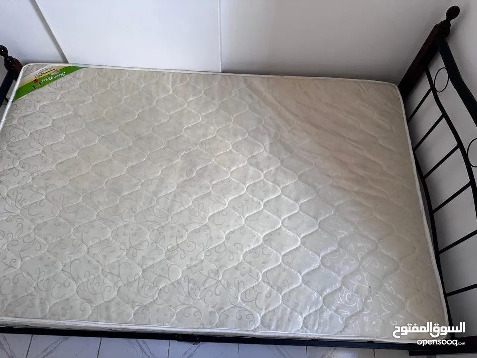 queen size bed with mattress