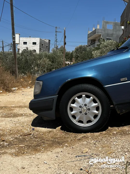 مرسيدس بطة E250 لون ازرق ماطور 20 صباب 2500 cc