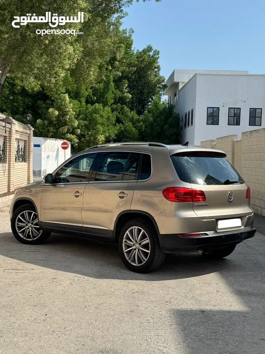 VOLKSWAGEN TIGUAN 2.0L 2012 MODEL  FULL OPTION!