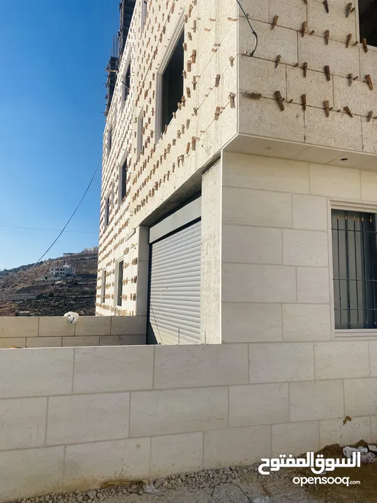 شقق سكنية فاخرة للبيع في الخليل – عقبة تفوح  مساحة واسعة 226م  الطابق الاول و الطابق الثاني للبيع