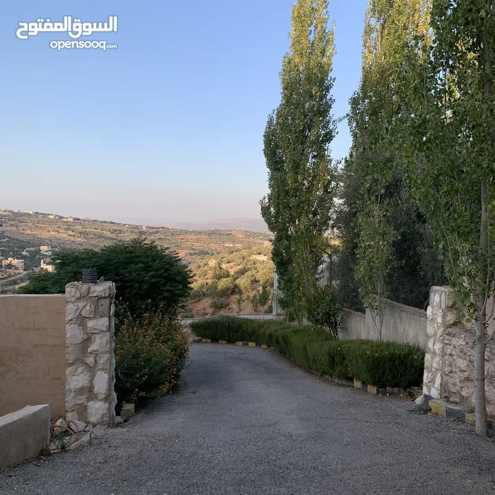 مزرعة فخمة خاصة مع فيلا دوبلكس للبيع في أرقى مناطق السلط ام جوزه ، إطلالات ساحرة وخلابة