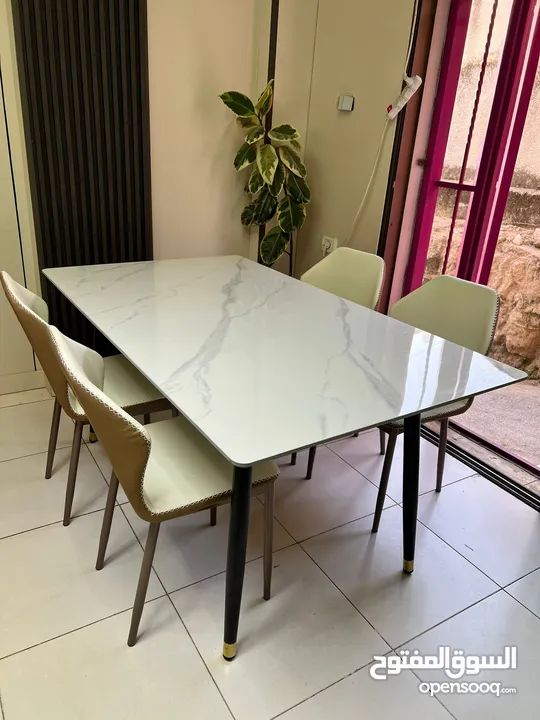 طاولة سفرة رخامية فاخرة – عرض مميز!  مع 6 كراسي  مع 4 كراسي تجمع بين الفخامة و الاناقه