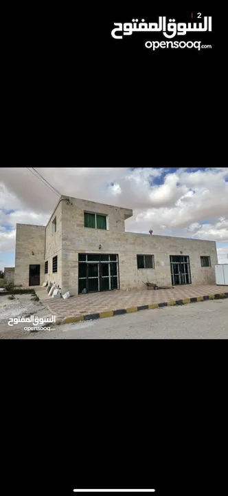 مجمع تجاري وطابق سكني مساحة البناء الأرضي (المجمع) 400 م2 والطابق الأول (سكني) 150 م
