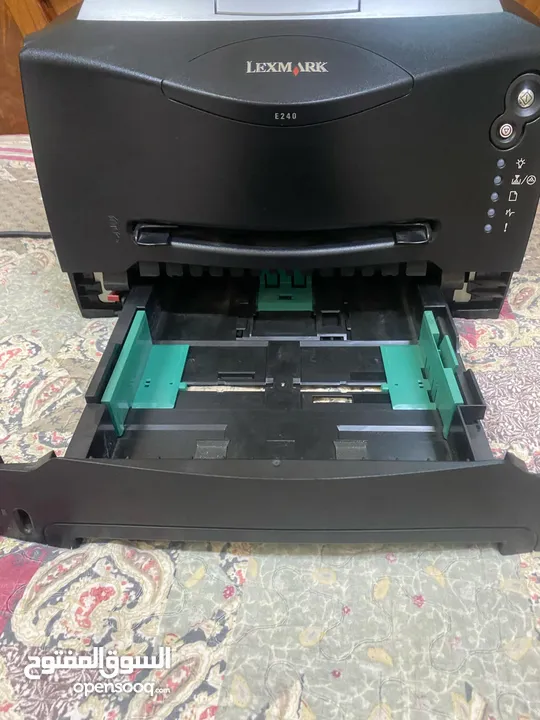 طابعة lexmark الاصلية اسراءيلة مش ملونة يوجد معها شاحن شغالة حبرها رخيص بالاسواق ممتازة للمکاتب