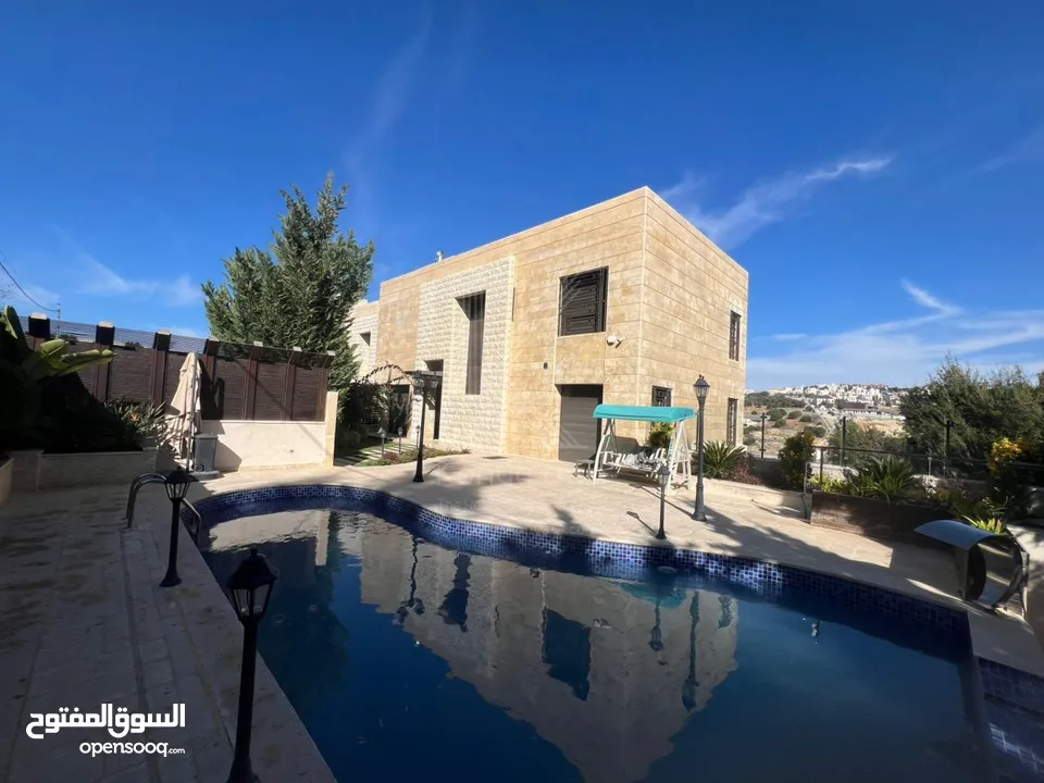 فيلا حديثة متلاصقة للبيع في دابوق