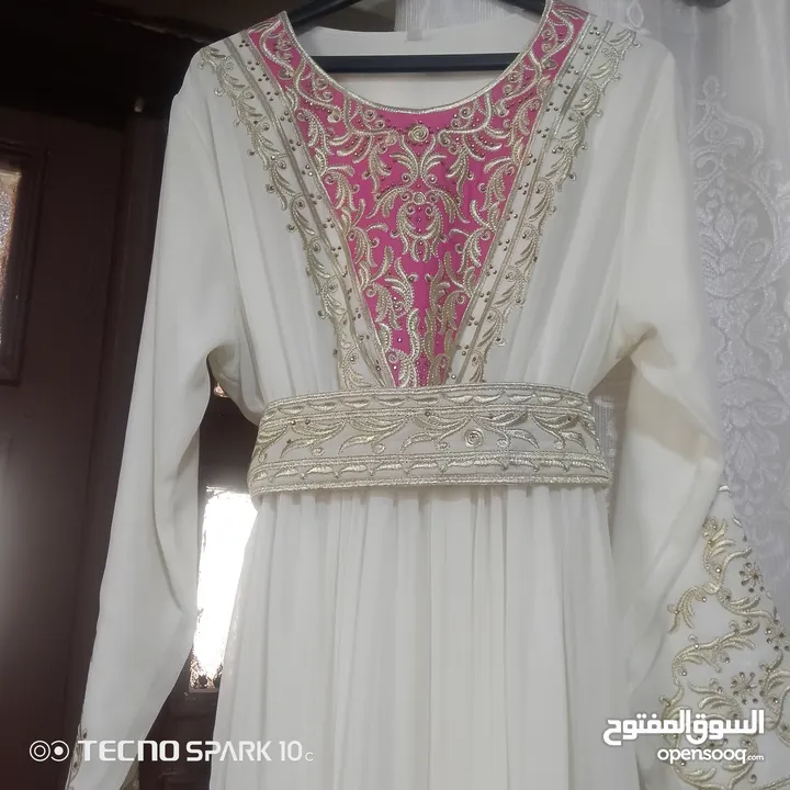 فساتين وثواب اي واحد خمسه دنانير