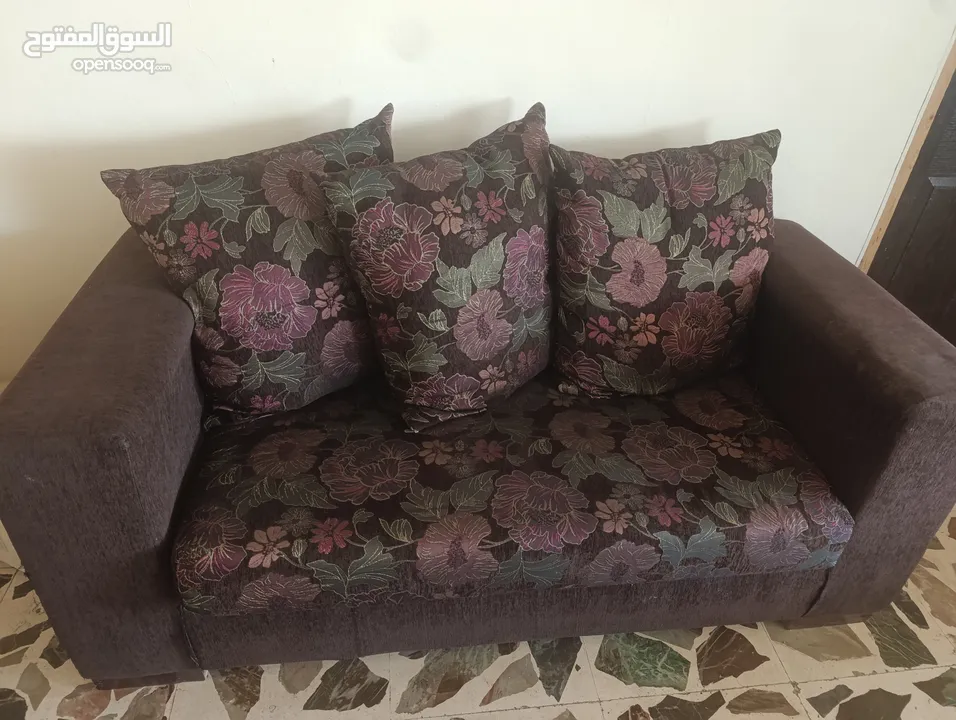 طقم كنب بحالة جيدة