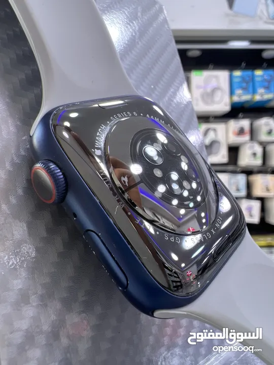 Used Apple Watch Series 6 (44mm)  ساعة ايفون الاصدار السادس قياس 44مم  مستعملة بحالة جيدة جدا //////