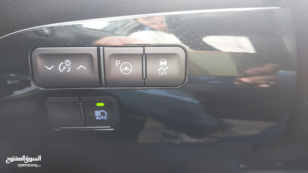 تويوتا بريوس 2022 XLE فحص كامل فل ما عدا الفتحة صنف بيرسونا TOYOTA PRIUS 2022 XLE FULLY LODED