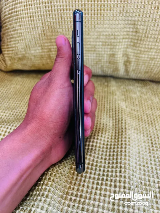 ايفون 11 pro max باحاله جيده جداا
