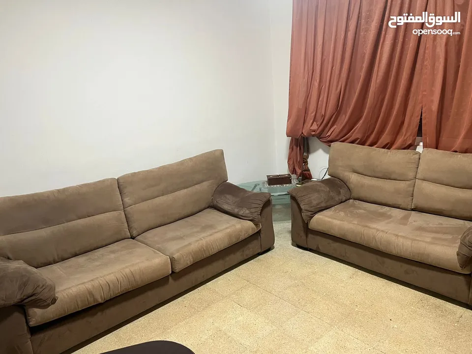 كنب ثلاثية و ثنائية فقط خشب زان بحالة جيدة