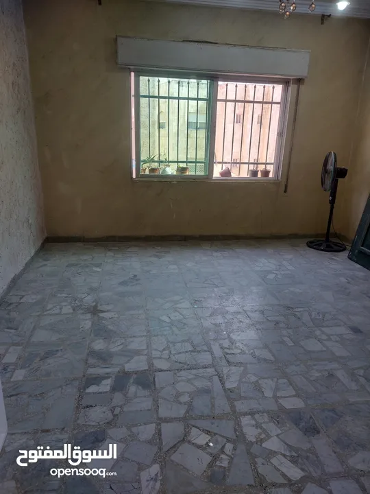شقه استثمارية فارغه للبيع من المالك مباشرة