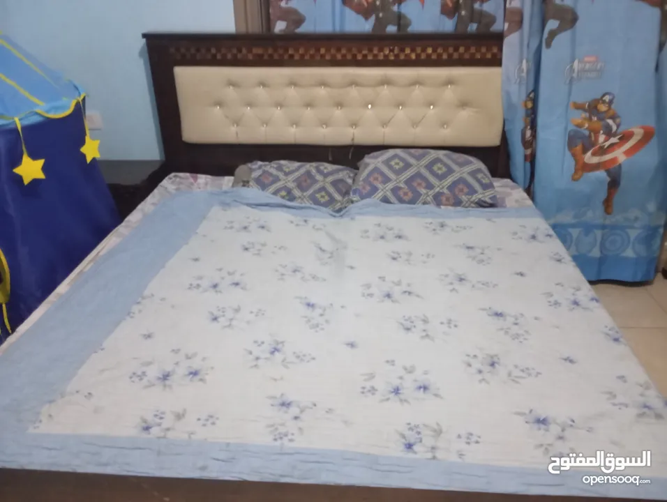 غرف نوم مستعمله بحالة جيدة مع خزانة أخرى