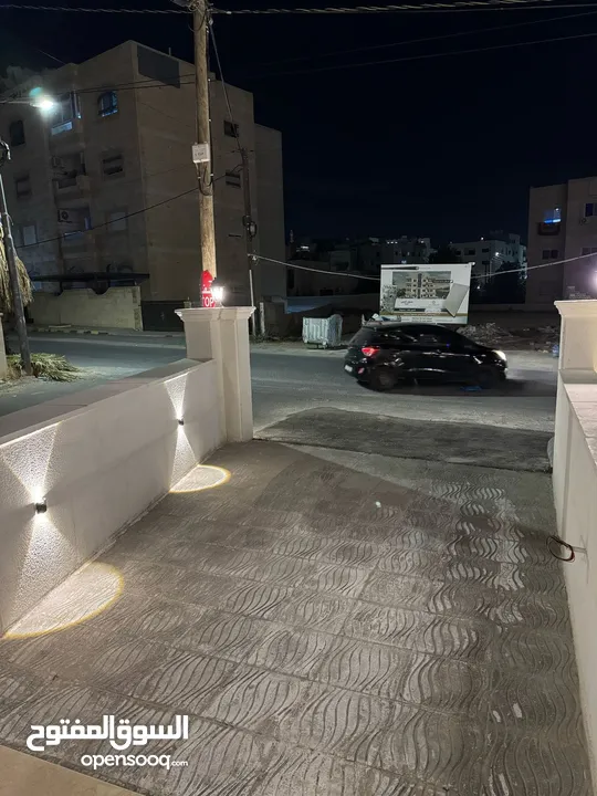 شقة طابق ارضي فاخرة في اجمل مواقع طبربور من المالك مباشرة