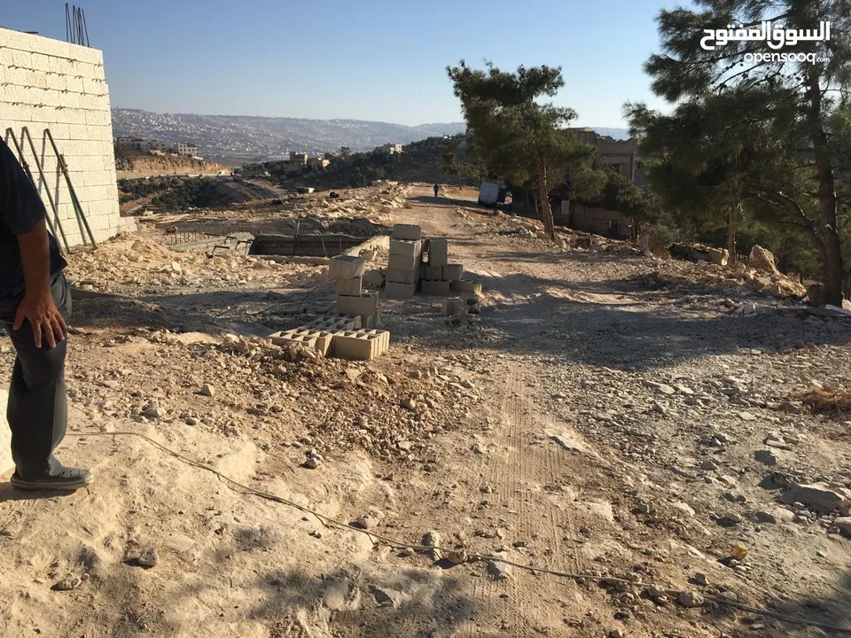 ارض للبيع  عمان شارع الاردن تقاطع شارع الاردن مع شارع عمان-جرش  الرئيسي ملاصقه لغابات وصفي التل