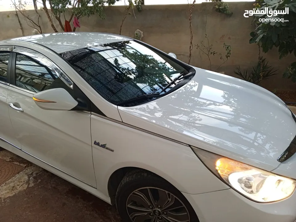 هونداي سوناتا 2015 7 جيد ولا نقرة السيارة نظيفة ماشية 164000 فل كامل عدا الفتحة  العنوان طبربور