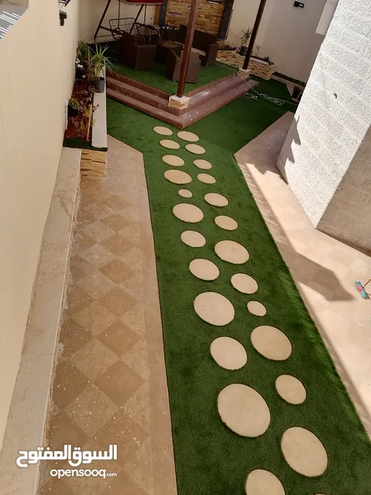 عشب صناعي واكسسوارات الملاعب