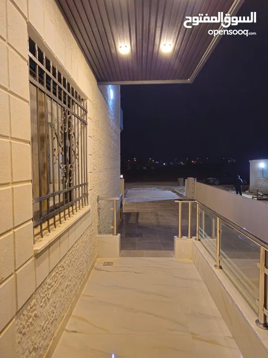 شقق سكنية للبيع / الكرك - الوسية / متوفر شقق في جميع الطوابق / تشطيبات ديلوكس و بأسعار منافسة.