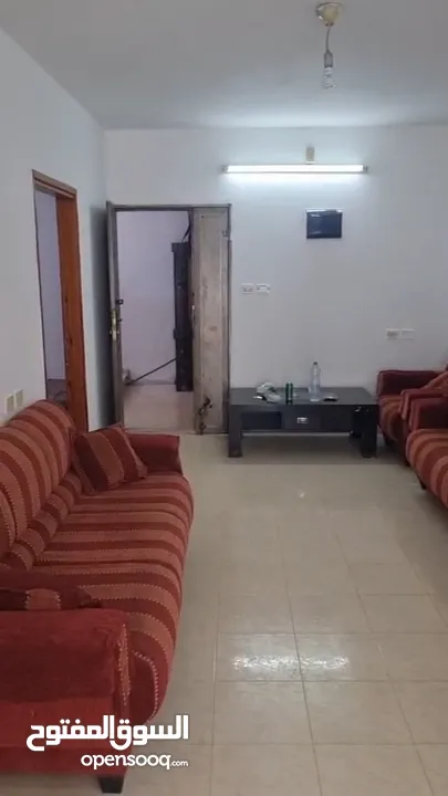 شقة للبيع بالقرب من الاكاديمية 2 غرفة نوم صالون حمام مطبخ بلكونة