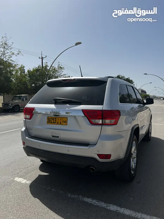 Keep Grand Cherokee very clean. 2013 جيب جراند شيروكي 2013 نظيفة للغاية