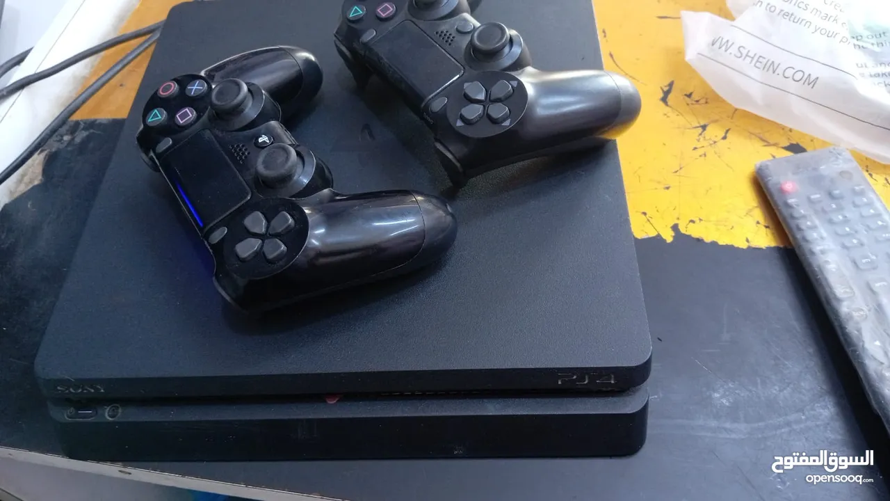 ps4 سلم 500 جيجا مع ايدتين كوبي  للبيع