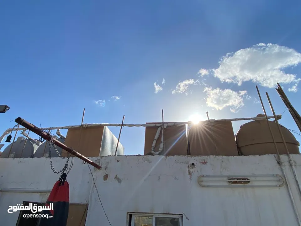 منزل بيت للبيع او للاستثمار مع إمكانية البناء على السطح