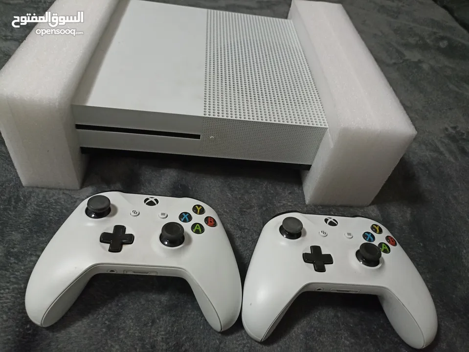 مستعملXbox one s 1 tb مع ايدين عدد 2 للبيع العاب عدد 18 مستعملة اصليه