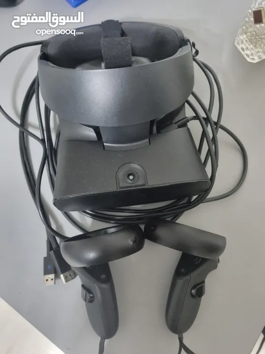 Oculus Rift S with both controllers