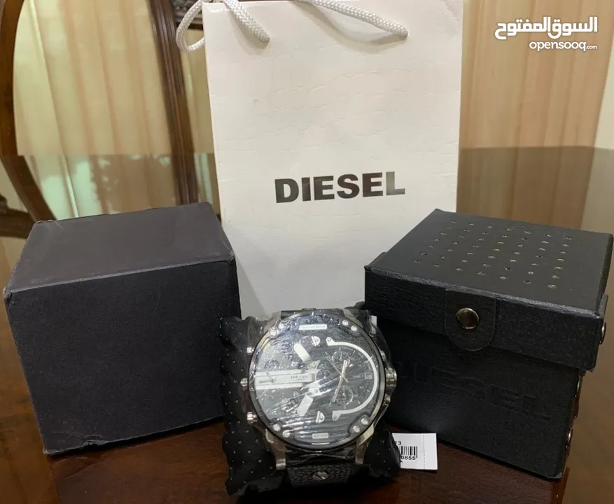 ساعة ديزل Mr daddy DZ7313 أصليه لون اسود بحالة الوكاله جديده للبيع