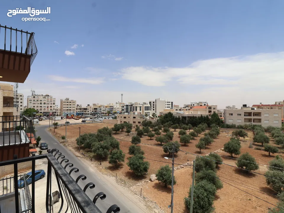 شقة طابق أخير مع روف (205م)داخلي (80م)ترس خارجي في أرقى مناطق ام حجير شفا بدران