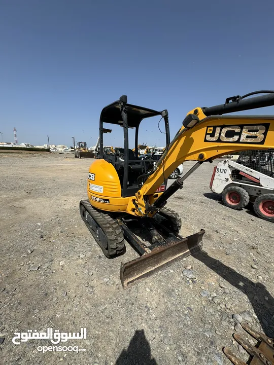 Small excavator GCB for rent