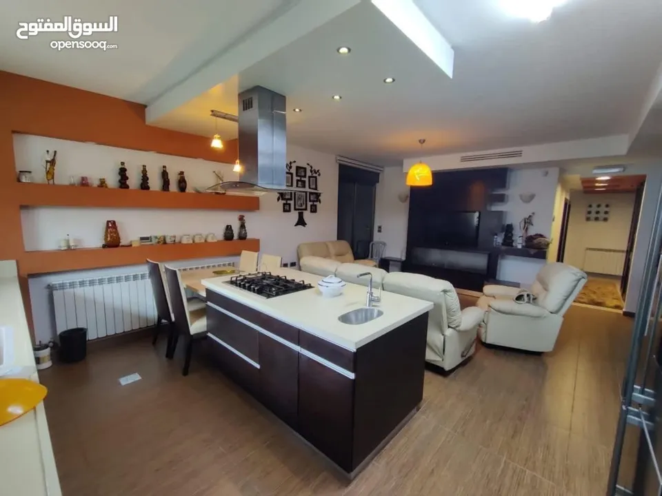 شق للبيع مع حديقه في المصيون قرب  فندق الكرمل