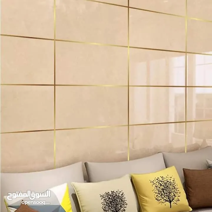 رول لاصق ذهبي او فضي ديكوري للارضيات و الحائط و الجدران ديكور شريط  لاصق منه وفيه للديكور طول 50 متر