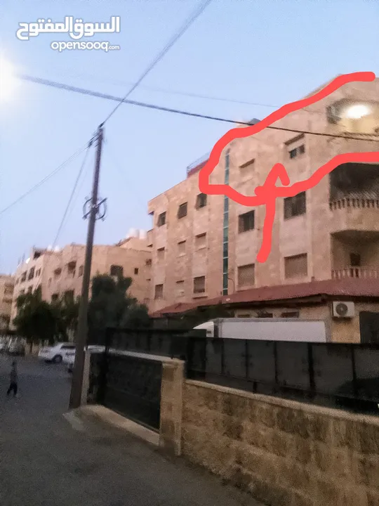 شقه للبيع حي العبدلات مطله ع شارع شيك