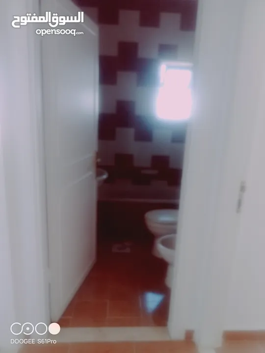 شقة للبيع طابق ثالث مع روف