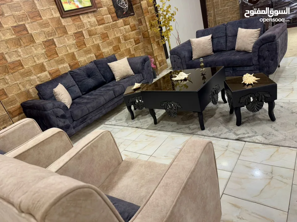 طقم كنب مع طاولات فخم جدا