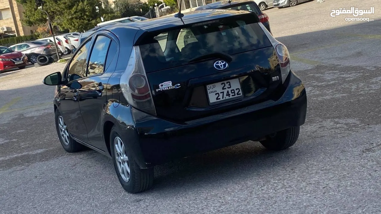 TOYOTA PRIUS C 2012للبيع كاش او اقساط