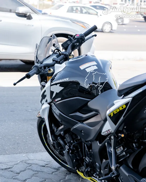 سوزوكي gsxs 750 موديل 2021 ممشي 7300 كيلو عليها قزوز اكرابوفيك السعر 28 الف