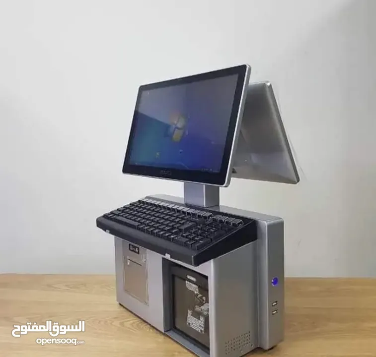 رفوف زجاج وخشب